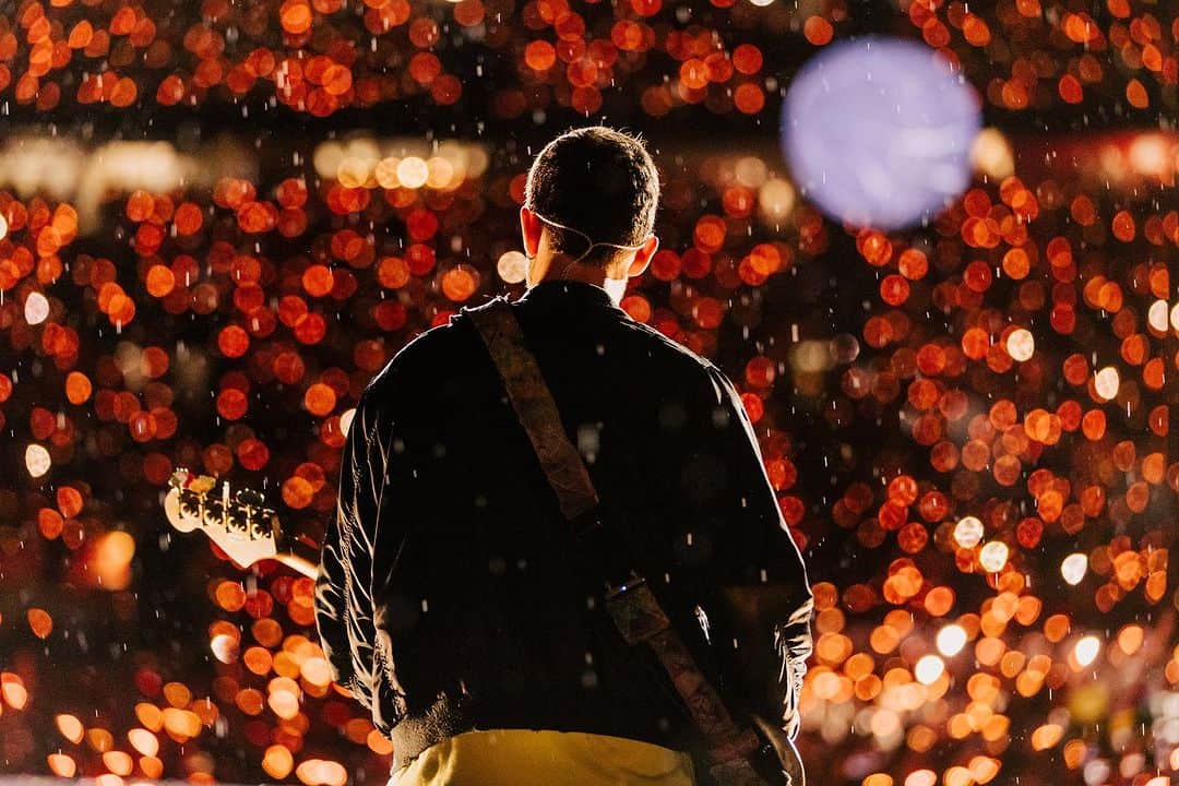 Coldplayさんのインスタグラム写真 - (ColdplayInstagram)「Show #107, Amsterdam, Netherlands   📷 @annaleemedia  #ColdplayAmsterdam #Coldplay #MusicOfTheSpheresWorldTour」7月20日 23時30分 - coldplay