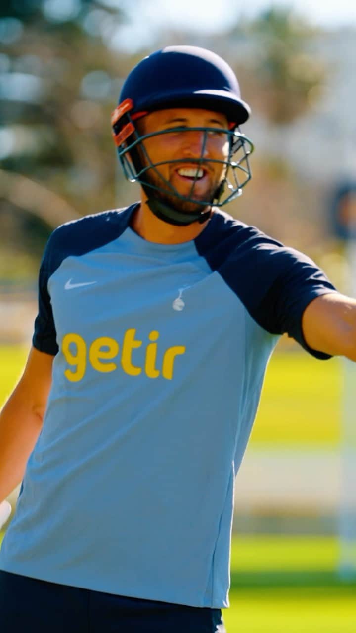 ハリー・ケインのインスタグラム：「HOWZAT! ☝️  Tottenham Hotspur v Australian international cricketers 🏏  Our lads take on a special cricket challenge at the WACA in Perth! 🏟️」