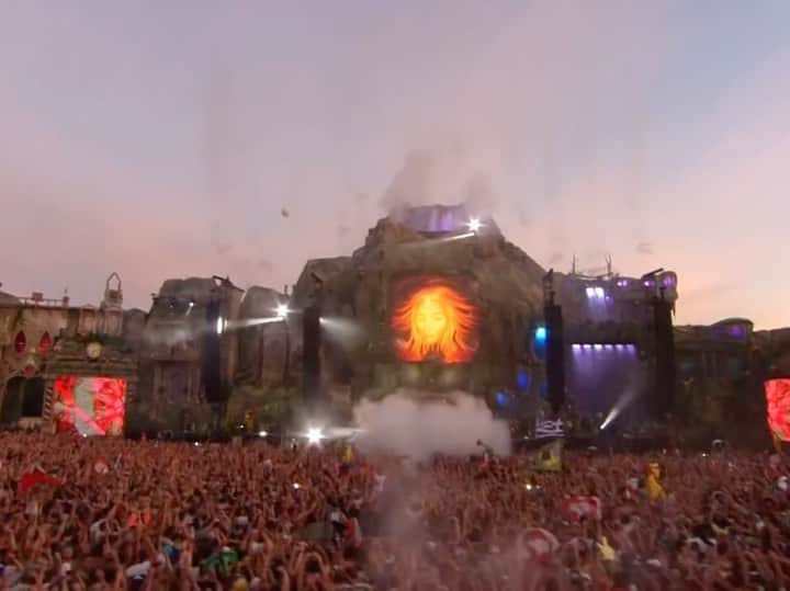 アフロジャックのインスタグラム：「this was so insane in 2013 w/ @davidguetta @nickyromero!!!! #throwback @tomorrowland」