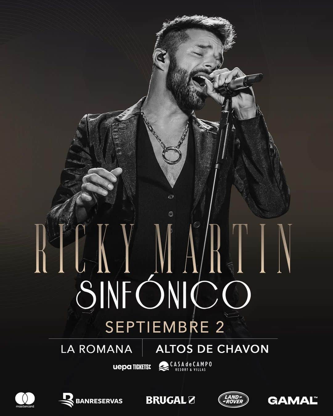 リッキー・マーティンのインスタグラム：「Muchas ganas que tengo de estar con ustedes una vez más en la República Dominicana 🇩🇴 Nos vemos el 2 de septiembre en #LaRomana #AltosDeChavon #Sinfónico」