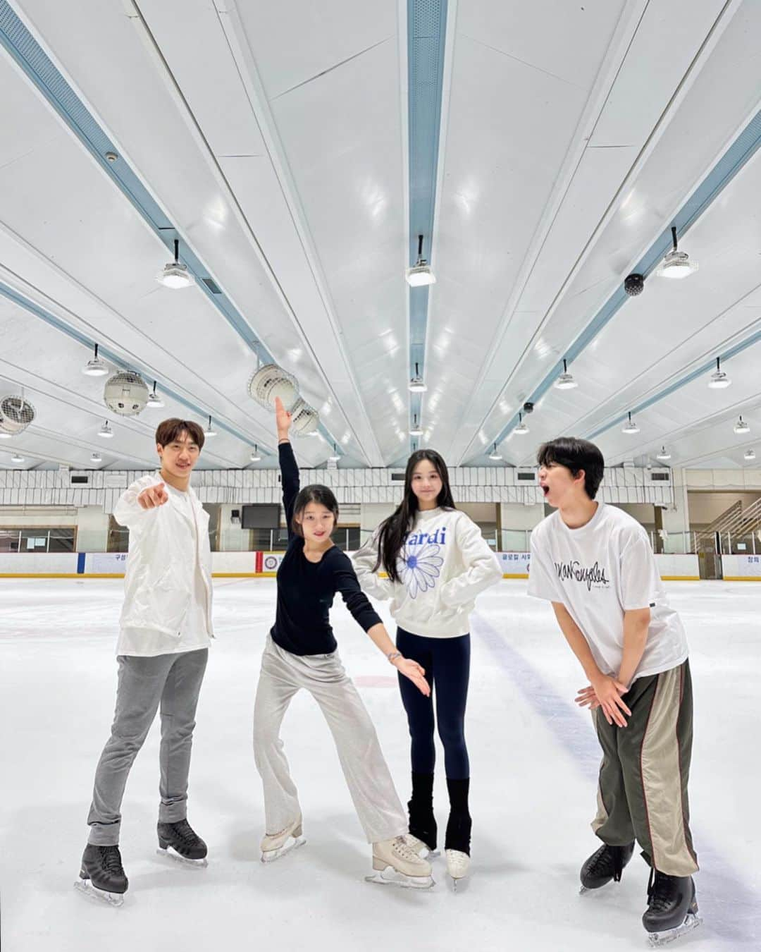 イム・ウンスさんのインスタグラム写真 - (イム・ウンスInstagram)「_ 으아아 벌써 마지막 광운대 공식연습 완료오✔️ 지쇼 파이팅, 🌸꽃팀🌸 빠이팅팅💖 . . #지쇼 #gshow #많관부 #💙」7月20日 23時36分 - _eunsoo_lim