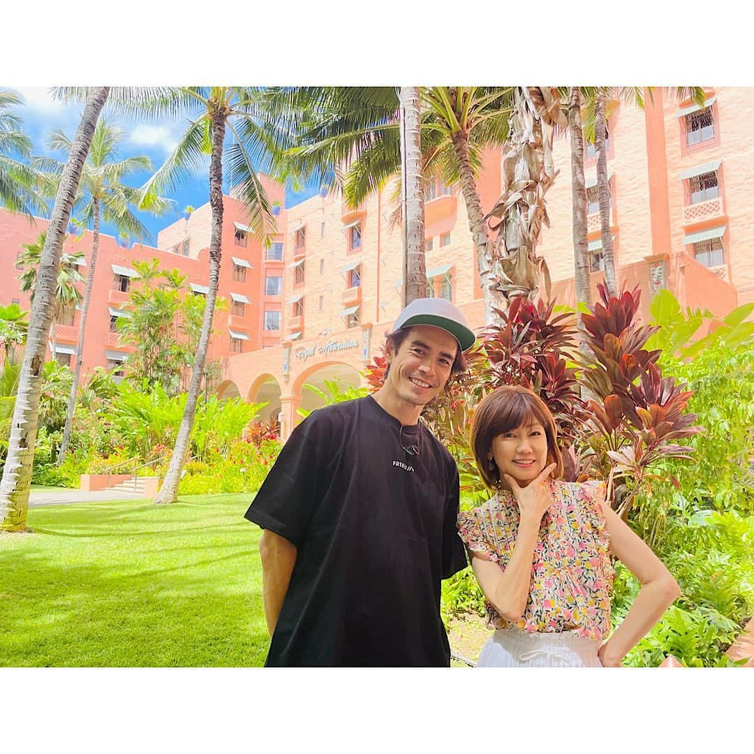 松本伊代さんのインスタグラム写真 - (松本伊代Instagram)「明日は、 ヒロミさんの 爆買いスター恩返しin HAWAII🌴 O.Aがあります❣️  私もちょこっと…笑笑 久しぶりのHAWAIIを楽しんできました🤭🌺  ぜひご覧くださいね☆  #ヒロミ #HAWAII #爆買いスター恩返し #フジテレビ #すごい爆買いしてそう #伊藤英明 #松本伊代 #ミッシェルもお手伝い」7月20日 23時36分 - iyo14_official