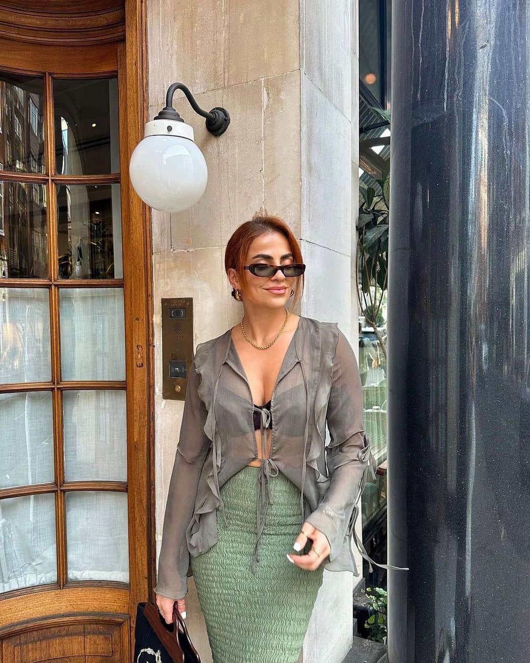 トップショップのインスタグラム：「Our words of the day: blouses + brunch.   @rachaela_ wears the ruffle khaki top [122698373]」