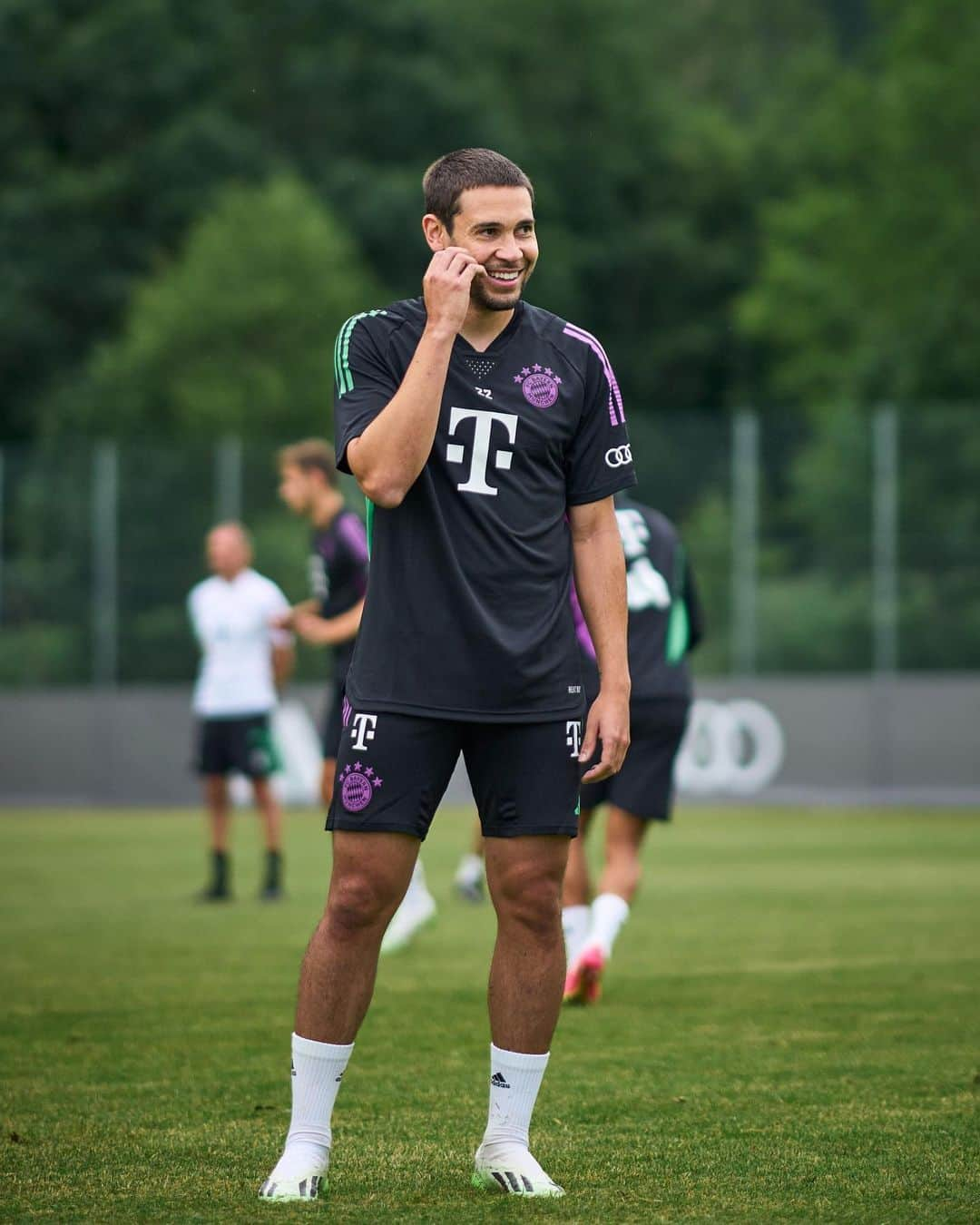 ラファエル・ゲレイロさんのインスタグラム写真 - (ラファエル・ゲレイロInstagram)「Trainingslager am Tegernsee ✅ With a nice welcome from everyone 😃」7月20日 23時51分 - raphaelguerreiro14