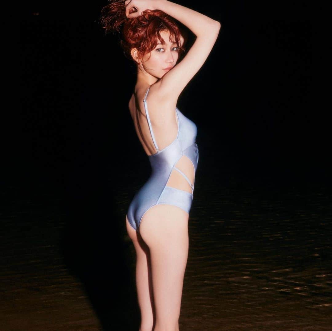 山本ソニアのインスタグラム：「推し🌒🩵  夜と昼で表情が違うね  #水着#swimwear#ravijour」