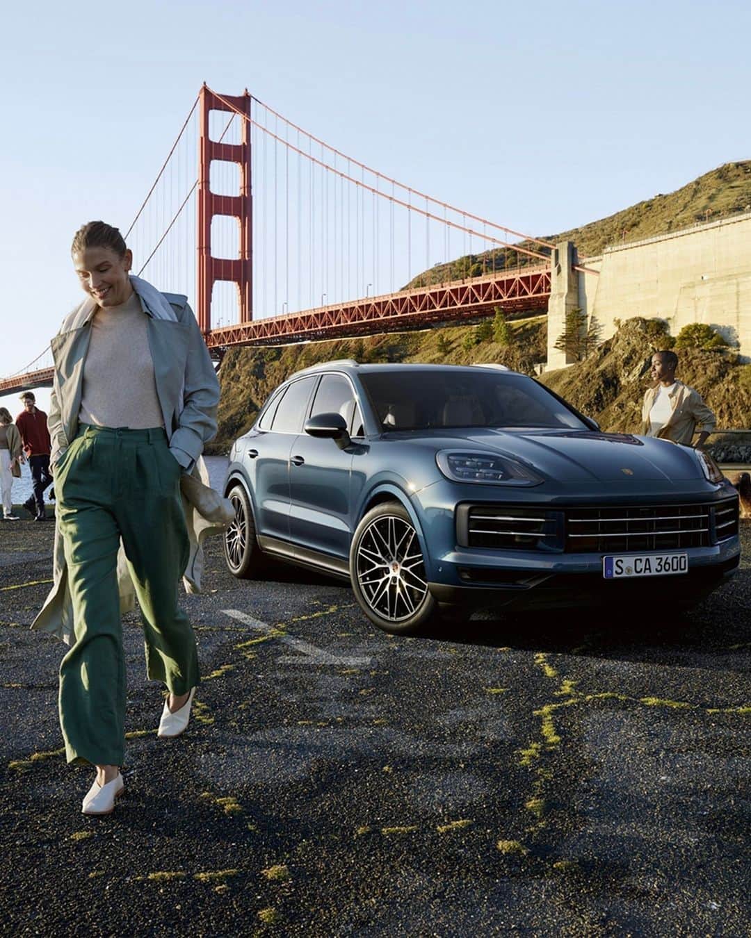 Porscheさんのインスタグラム写真 - (PorscheInstagram)「A new contender for San Francisco's most iconic view. Join the Porsche Cayenne on its global adventure. __ Cayenne: Fuel consumption combined in l/100 km: 12,1 - 10,8 (WLTP); CO2 emissions combined in g/km: 275 - 246 (WLTP) I https://porsche.click/DAT-Leitfaden I Status: 07/2023」7月21日 0時00分 - porsche