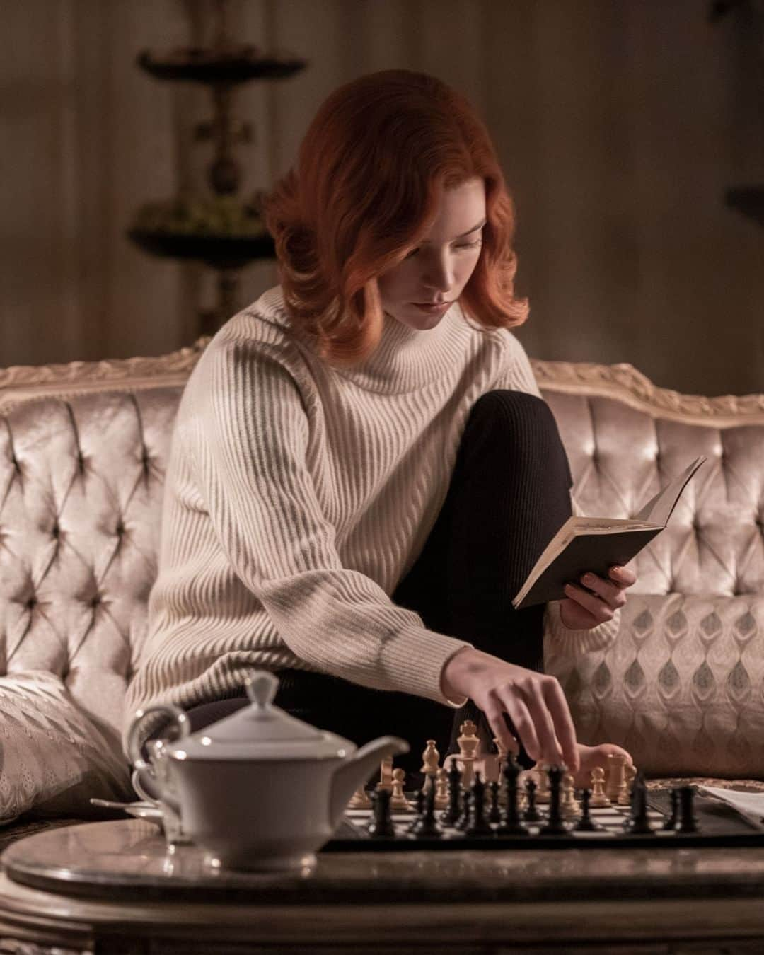 ゴールデングローブ賞さんのインスタグラム写真 - (ゴールデングローブ賞Instagram)「On World Chess Day we’re looking back at Golden Globe winning, The Queen’s Gambit–not to mention Anya Taylor Joy’s Golden Globe winning performance too! ♟️👑  Link in bio if you want to look back on its iconic fashion too!   #WorldChessDay #TheQueensGambit」7月21日 0時00分 - goldenglobes