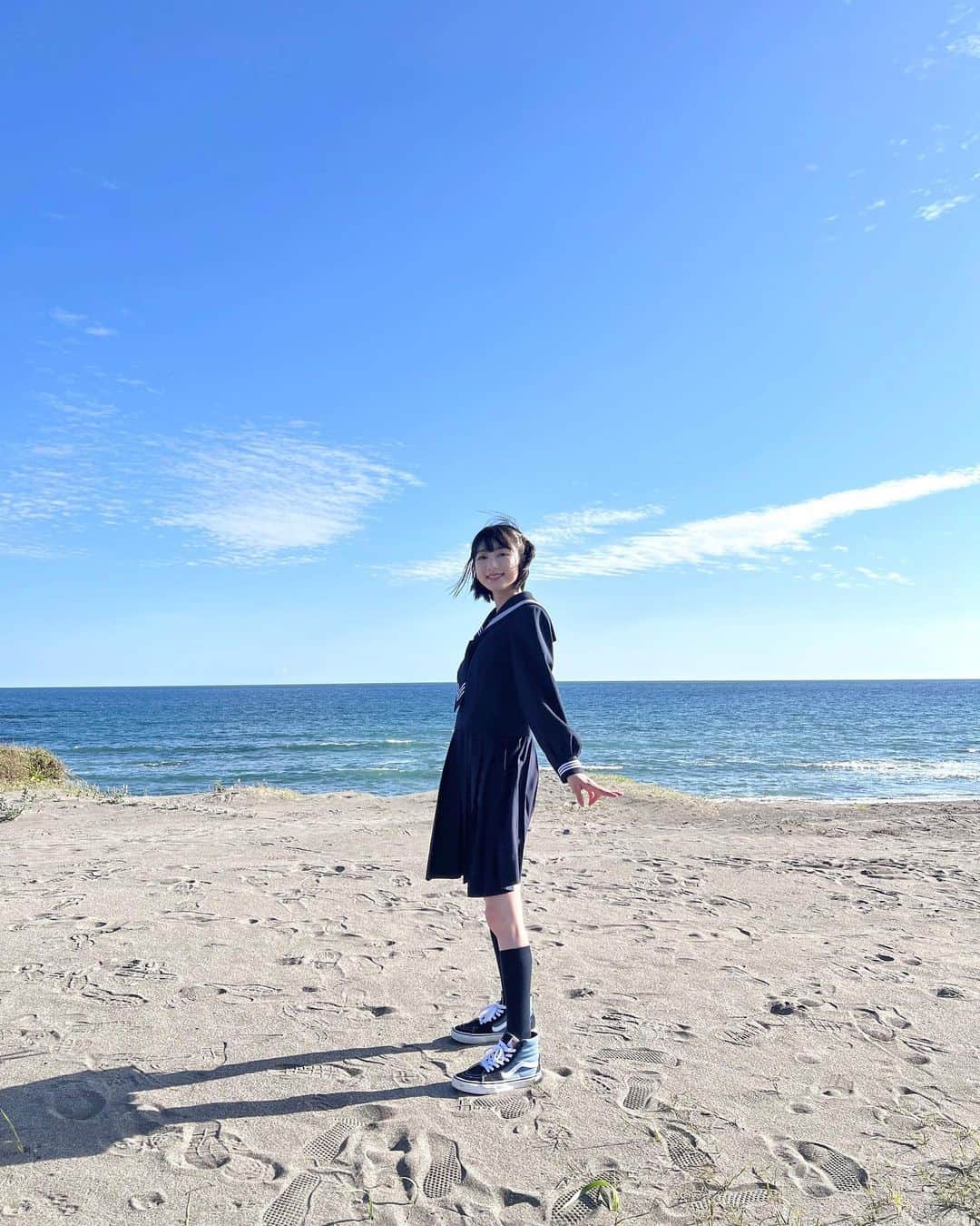 池間夏海さんのインスタグラム写真 - (池間夏海Instagram)「🐳࿐🏝️⭐️  #放課後ていぼう日誌   第⑥話、 お楽しみいただけましたか？  のべ竿で五目釣りの回  ほっこりと観られるこの作品ですが 皆んなで日々お魚と格闘状態でした…ϵ( 'Θ' )϶  (( 私はベラを掴むシーンに全集中いたしましたので 是非ともご覧いただきたいのです　⭐︎」7月21日 0時00分 - ikemanatsumi_official
