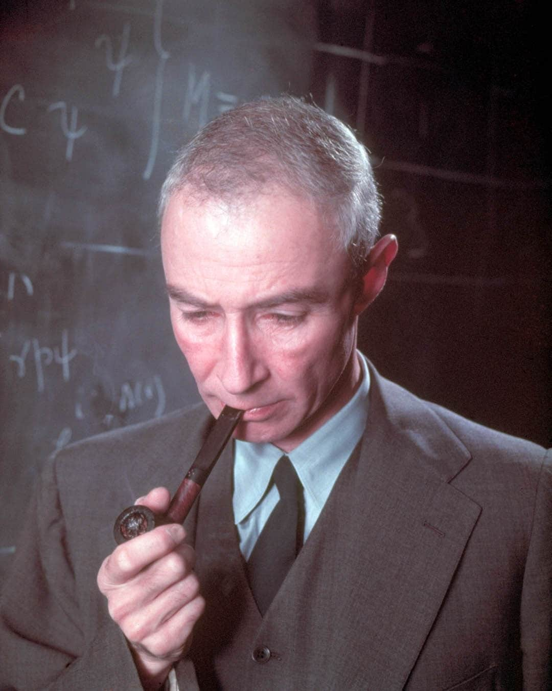 Magnum Photosさんのインスタグラム写真 - (Magnum PhotosInstagram)「@philippe_halsman_official met with theoretical physicist J. Robert Oppenheimer in 1958 to photograph him for a commission for the Saturday Evening Post. #Oppenheimer is often credited as the "father of the atomic bomb" for his work organizing the Manhattan Project, a research and development undertaking during the Second World War that culminated in the first nuclear explosion, on July 16, 1945, at the Trinity Site near Alamogordo, New Mexico. ⁠ ⁠ With the release of Christopher Nolan's much-anticipated film Oppenheimer, which explores the story of J. Robert Oppenheimer and his role in the development of the atomic bomb, we revisit Philippe Halsman's account of his meeting with the influential scientist and the resulting portraits:⁠ ⁠ "How to photograph such a man?" wrote Halsman (text published in Halsman Portraits).⁠ ⁠ "Oppenheimer greeted us in his study. He was opening his morning mail and suggested that I start shooting. I got a few meaningless pictures of him reading his mail.⁠ ⁠ "I wanted, however, a confrontation between his eyes and my lens, and I started to talk about his trial. He looked up and, when I expressed my indignation that the man who had headed the secret Manhattan Project had become a suspect, his face changed. His eyes took on a hurt and accusing expression, and I captured it at the very moment when he looked at me."⁠ ⁠ Which film are you watching this week, Oppenheimer or Barbie? Or both? 📽️⁠ ⁠ PHOTOS: US physicist J. Robert Oppenheimer. 1958.⁠ ⁠ © @philippe_halsman_official / #MagnumPhotos」7月21日 0時01分 - magnumphotos