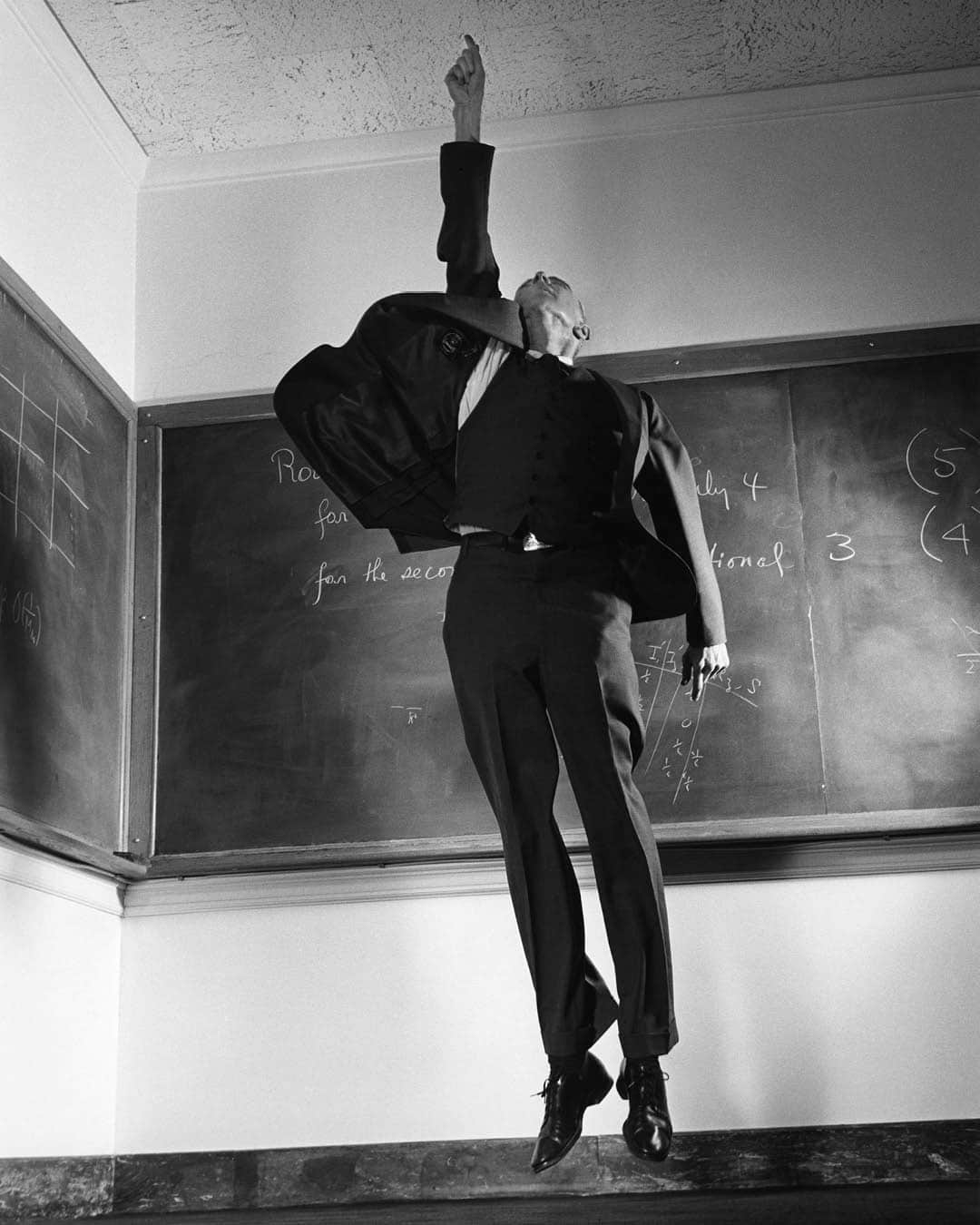 Magnum Photosさんのインスタグラム写真 - (Magnum PhotosInstagram)「@philippe_halsman_official met with theoretical physicist J. Robert Oppenheimer in 1958 to photograph him for a commission for the Saturday Evening Post. #Oppenheimer is often credited as the "father of the atomic bomb" for his work organizing the Manhattan Project, a research and development undertaking during the Second World War that culminated in the first nuclear explosion, on July 16, 1945, at the Trinity Site near Alamogordo, New Mexico. ⁠ ⁠ With the release of Christopher Nolan's much-anticipated film Oppenheimer, which explores the story of J. Robert Oppenheimer and his role in the development of the atomic bomb, we revisit Philippe Halsman's account of his meeting with the influential scientist and the resulting portraits:⁠ ⁠ "How to photograph such a man?" wrote Halsman (text published in Halsman Portraits).⁠ ⁠ "Oppenheimer greeted us in his study. He was opening his morning mail and suggested that I start shooting. I got a few meaningless pictures of him reading his mail.⁠ ⁠ "I wanted, however, a confrontation between his eyes and my lens, and I started to talk about his trial. He looked up and, when I expressed my indignation that the man who had headed the secret Manhattan Project had become a suspect, his face changed. His eyes took on a hurt and accusing expression, and I captured it at the very moment when he looked at me."⁠ ⁠ Which film are you watching this week, Oppenheimer or Barbie? Or both? 📽️⁠ ⁠ PHOTOS: US physicist J. Robert Oppenheimer. 1958.⁠ ⁠ © @philippe_halsman_official / #MagnumPhotos」7月21日 0時01分 - magnumphotos