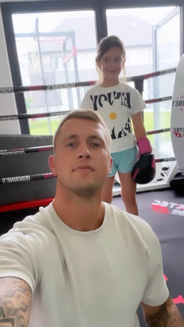のインスタグラム：「As they say… ‘protect yourself at all times!’🥊」