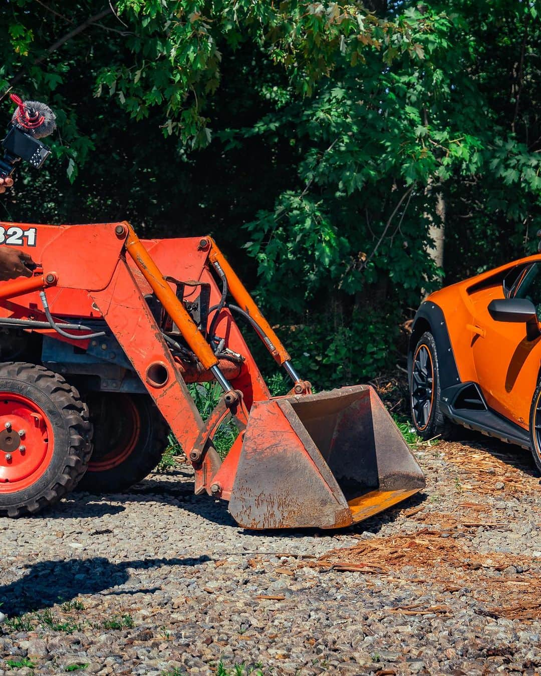 CarsWithoutLimitsさんのインスタグラム写真 - (CarsWithoutLimitsInstagram)「The name gives it away. Sterrato translates to “dirt road” in Italian, and that’s exactly what this lifted widebody Lamborghini Huracan is built for.  . Owner: @davcars  @lamborghinimtl  . . #lamborghinihuracansterrato #huracan #lamborghinisterrato #lamborghini #offroadlife #supercardaily #lamborghini #davcars #lambolove #huracansterrato」7月21日 0時11分 - carswithoutlimits