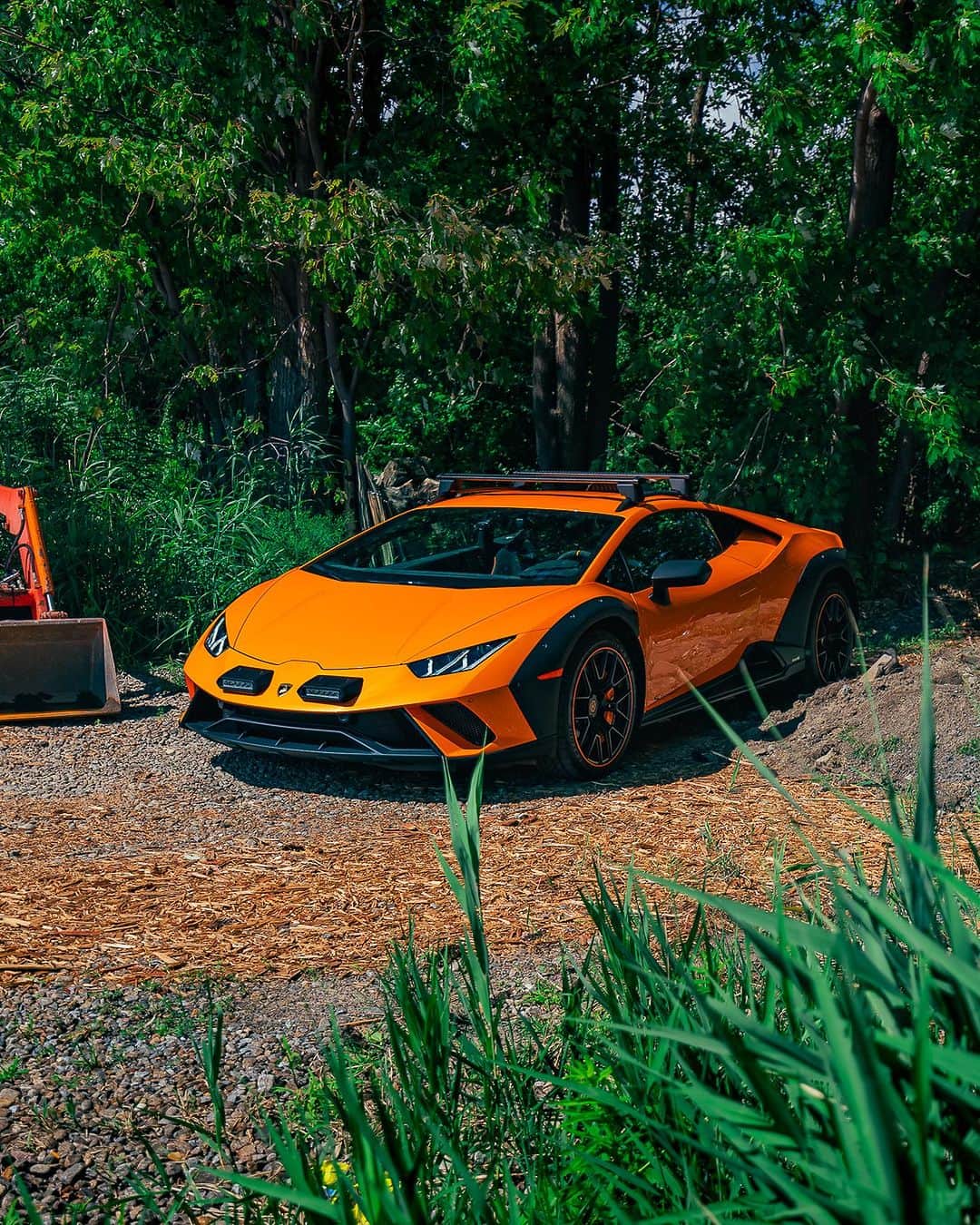 CarsWithoutLimitsのインスタグラム：「The name gives it away. Sterrato translates to “dirt road” in Italian, and that’s exactly what this lifted widebody Lamborghini Huracan is built for.  . Owner: @davcars  @lamborghinimtl  . . #lamborghinihuracansterrato #huracan #lamborghinisterrato #lamborghini #offroadlife #supercardaily #lamborghini #davcars #lambolove #huracansterrato」