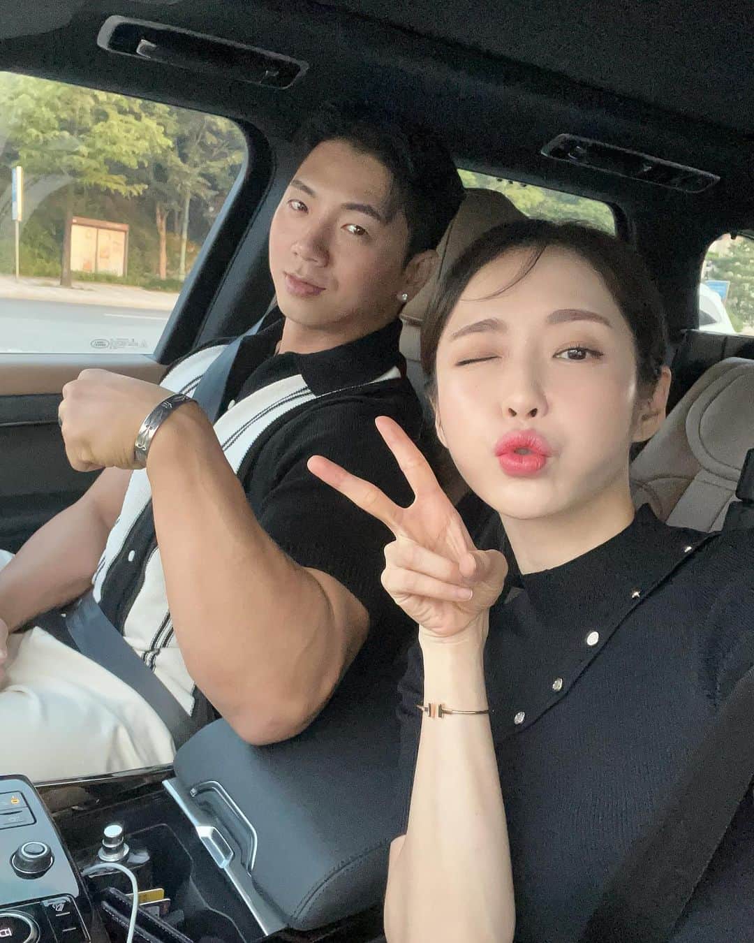 ガン・ヒョンギョンさんのインスタグラム写真 - (ガン・ヒョンギョンInstagram)「여봉이 생일 축하하오~~😘🌼 사랑하는 남표니의 생일기념, 우리가 너무 애정하는 파인에서 보양하고 온 날🥂 맨날 잔소리해서 증말 안 미안하지만유 앞으로 50년 더 들어쥬라쥬~~🫶🏻  #부부스타그램 #럽스타그램 #전주파인다이닝 #파인전주」7月21日 0時43分 - babebani