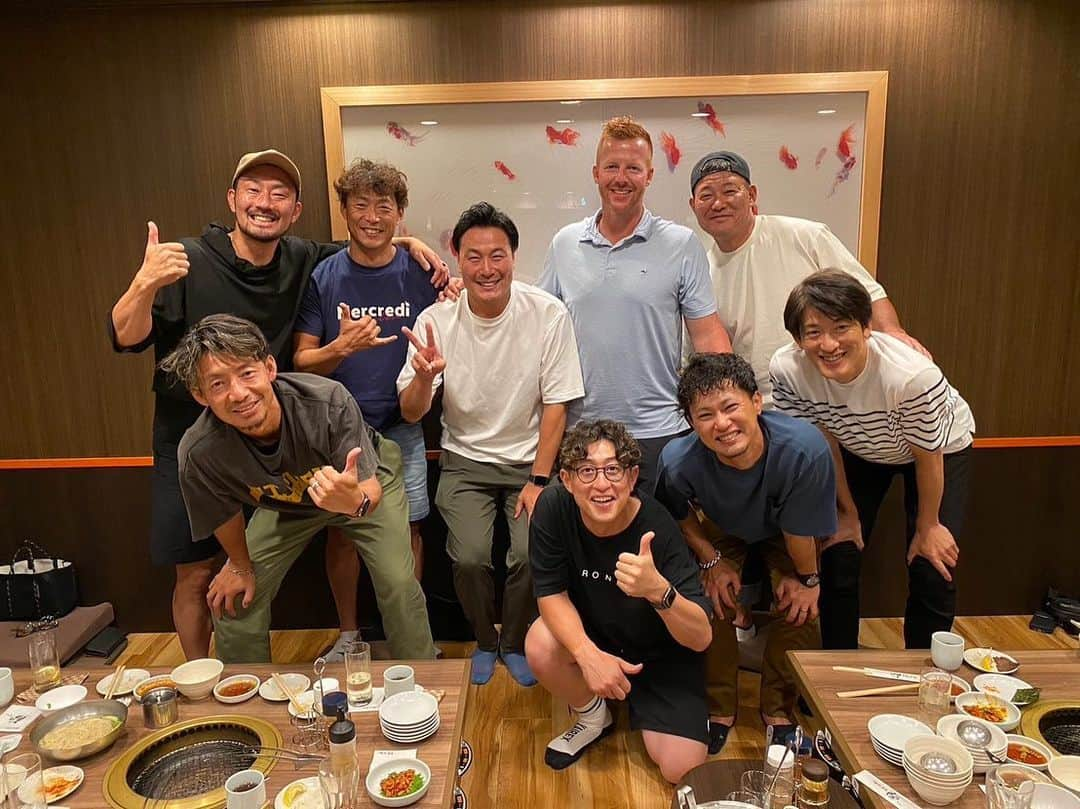 能見篤史のインスタグラム：「私事ですが、楽しみにしてたマートンとの食事会😊  皆でワイワイしながら、色々な話をしました😄  元気な姿を拝見出来て良かった😁  また来日する事を楽しみにしてます👍  マートン身体に気を付けてお互い頑張りましょう✋  #マット・マートン氏 #食事会 #桧山進次郎 さん #福留孝介さん #鳥谷敬 氏 #筒井和也 氏 #狩野恵輔 氏 #上本博紀 氏 #今成亮太 氏 #皆様ありがとうございました🙇🏻」