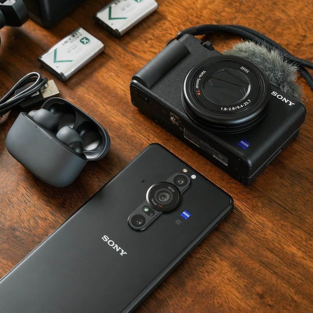 sonyさんのインスタグラム写真 - (sonyInstagram)「The ultimate lay out... Which one are you getting first?  ✅Xperia  ✅LinkBuds S  ✅ZV-1 Camera  #MySony #SonyZV #SonyXperia」7月21日 0時46分 - sonyelectronics