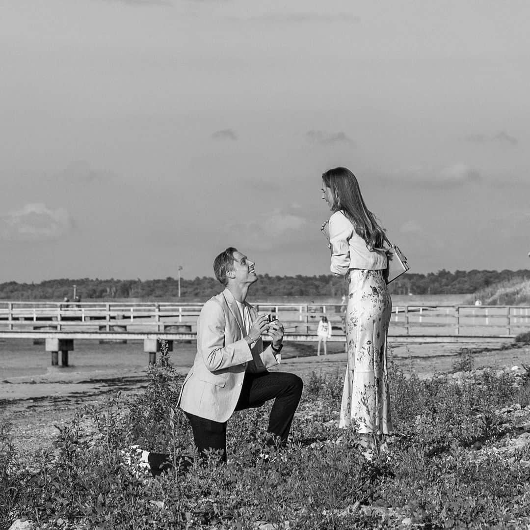 デニス・シャポバロフさんのインスタグラム写真 - (デニス・シャポバロフInstagram)「💍🤍   Thank you @kategaborphotography for capturing our special moment✨」7月21日 0時56分 - denis.shapovalov