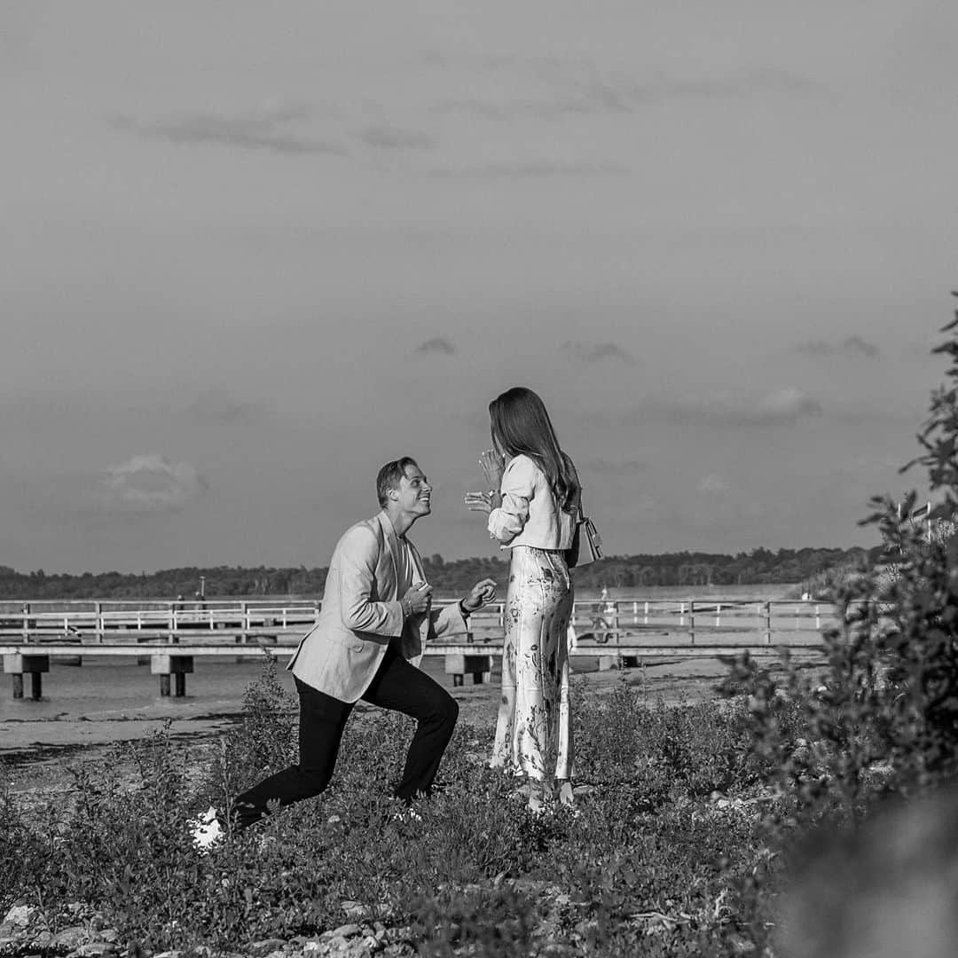 のインスタグラム：「💍🤍   Thank you @kategaborphotography for capturing our special moment✨」