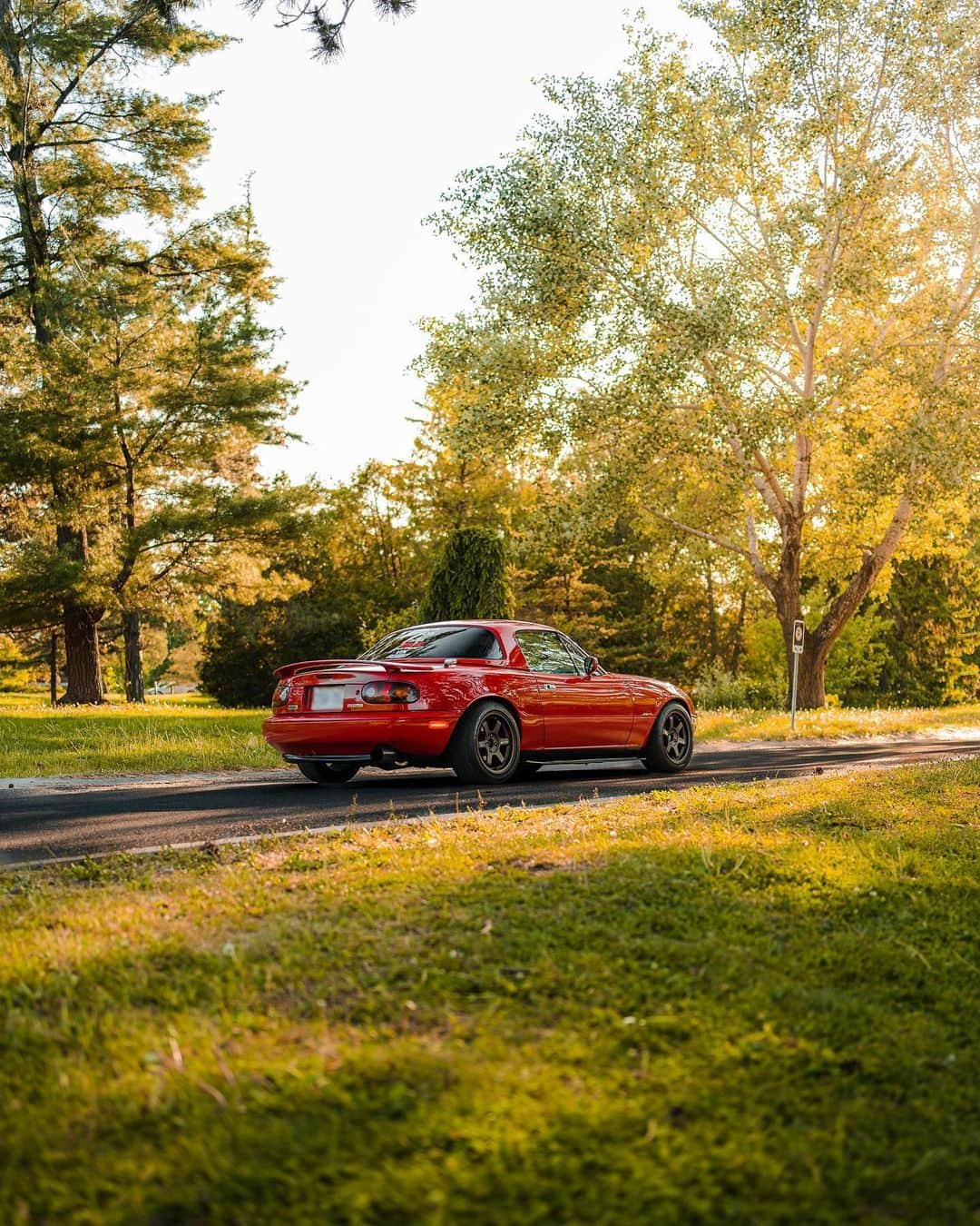 MAZDA Canadaさんのインスタグラム写真 - (MAZDA CanadaInstagram)「Think you’re a Mazda expert? Put your knowledge to the test and guess the model and year of this Mazda in the comments below! #MazdaCanada #MazdaPhotoHub 🔴 Vous pensez être un vrai connaisseur de Mazda ? Mettez vos connaissances à l’épreuve et dites-nous en commentaire quel est le modèle et l’année de cette Mazda ! #MazdaPhotoCommunauté  📷: @visualstk」7月21日 1時00分 - mazdacanada