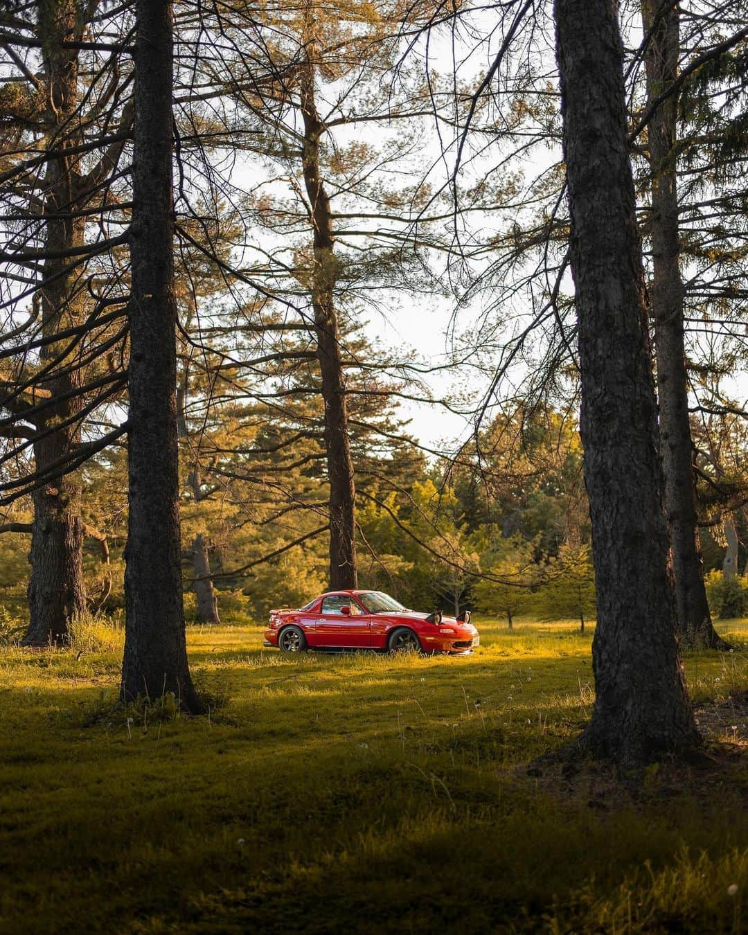 MAZDA Canadaさんのインスタグラム写真 - (MAZDA CanadaInstagram)「Think you’re a Mazda expert? Put your knowledge to the test and guess the model and year of this Mazda in the comments below! #MazdaCanada #MazdaPhotoHub 🔴 Vous pensez être un vrai connaisseur de Mazda ? Mettez vos connaissances à l’épreuve et dites-nous en commentaire quel est le modèle et l’année de cette Mazda ! #MazdaPhotoCommunauté  📷: @visualstk」7月21日 1時00分 - mazdacanada