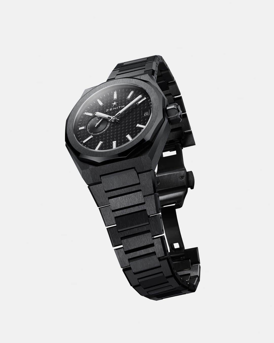 ゼニスのインスタグラム：「#DefySkyline: The darker the facets, the more alluring the form. DEFY Skyline in black ceramic.」