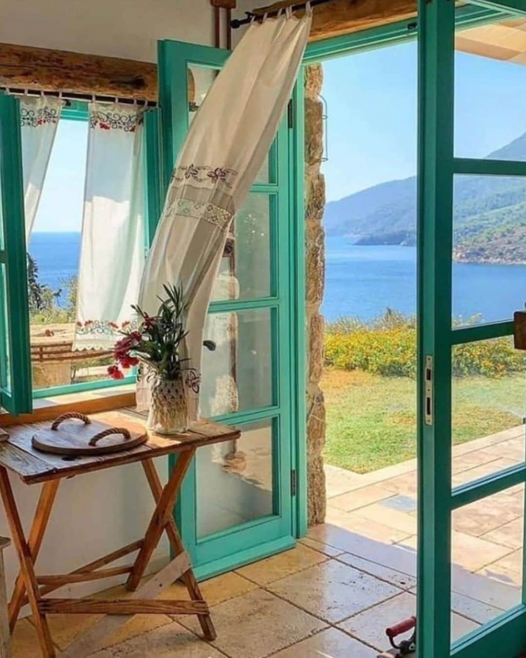 のインスタグラム：「SUMMER LANDSCAPE🌞  Plongez dans les scènes enchanteresses des paysages d’été et laissez-vous envahir par la sérénité et la beauté de la période estivale.  💬 Quelle destination rêveriez-vous de découvrir ? Partagez-la nous en commentaires !  —  Immerse yourself in the enchanting scenes of summer landscapes and let yourself be overwhelmed by the serenity and beauty of the summer season.  💬 What destination would you dream of discovering? Share it with us in the comments!  Pinterest : rodolpheleveux  #Princessetamtam #SummerEscapes #LakeViews #NatureThroughWindow #SummerSeason #SS23 #WindowWithAView」
