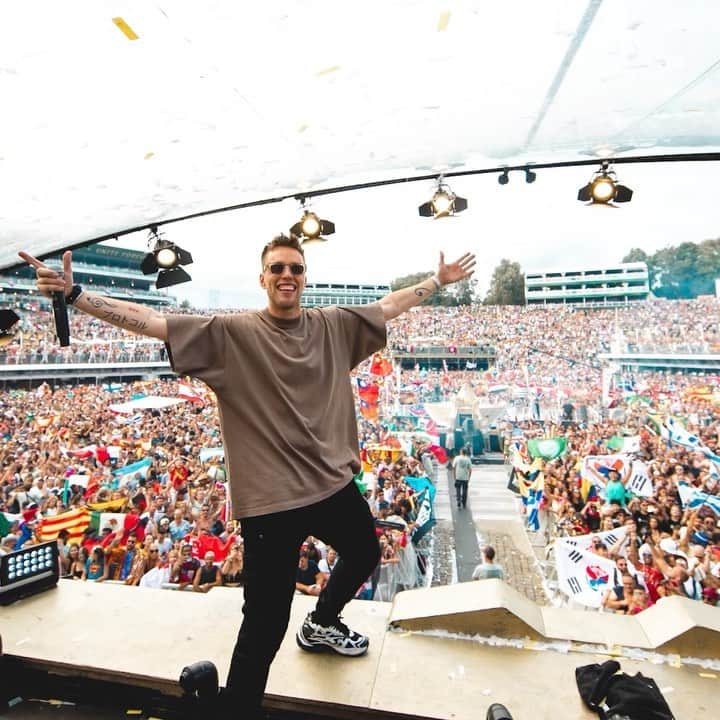 ニッキー・ロメロのインスタグラム：「One week left until @tomorrowland 👀 What is your favourite moment?」