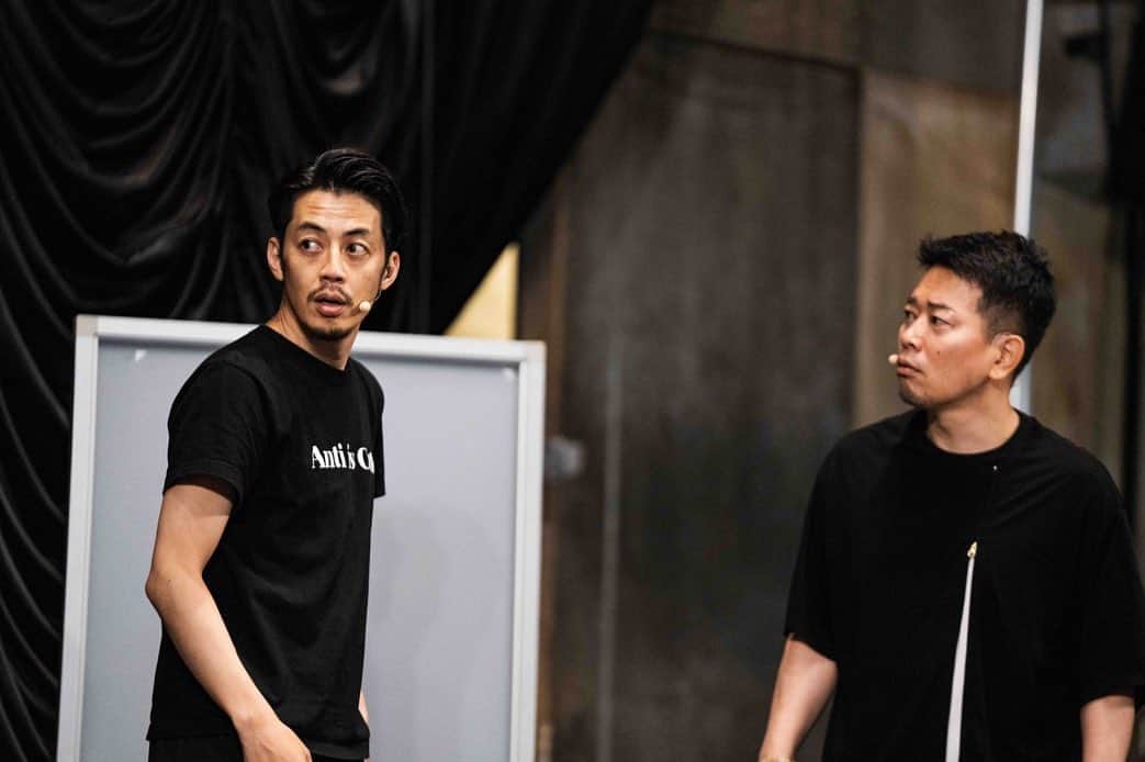 宮迫博之さんのインスタグラム写真 - (宮迫博之Instagram)「今日は本番と同じ舞台での通し稽古。  あかん、ただただ楽しい😆 ふざけすぎて稽古時間を伸ばしてしまった  てへ😛」7月21日 1時12分 - miyasako_hiroyuki