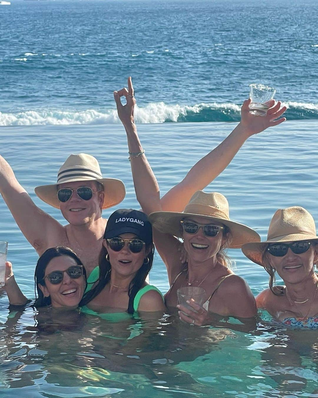 ジョアンナ・ガルシアさんのインスタグラム写真 - (ジョアンナ・ガルシアInstagram)「☀️Greetings from Cabo… xx, Jo☀️」7月21日 1時38分 - jogarciaswisher