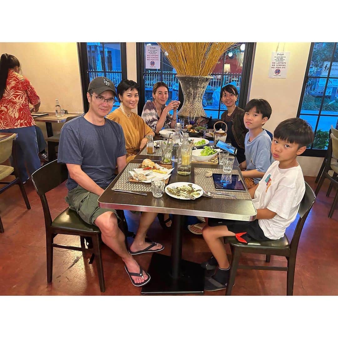 桃生亜希子さんのインスタグラム写真 - (桃生亜希子Instagram)「Chiang Maiに到着。 　ゆいちゃんと千春、とらきと合流したよ！ 　雨季のチェンマイ。ジャングルです✨」7月21日 1時53分 - pinokosugar