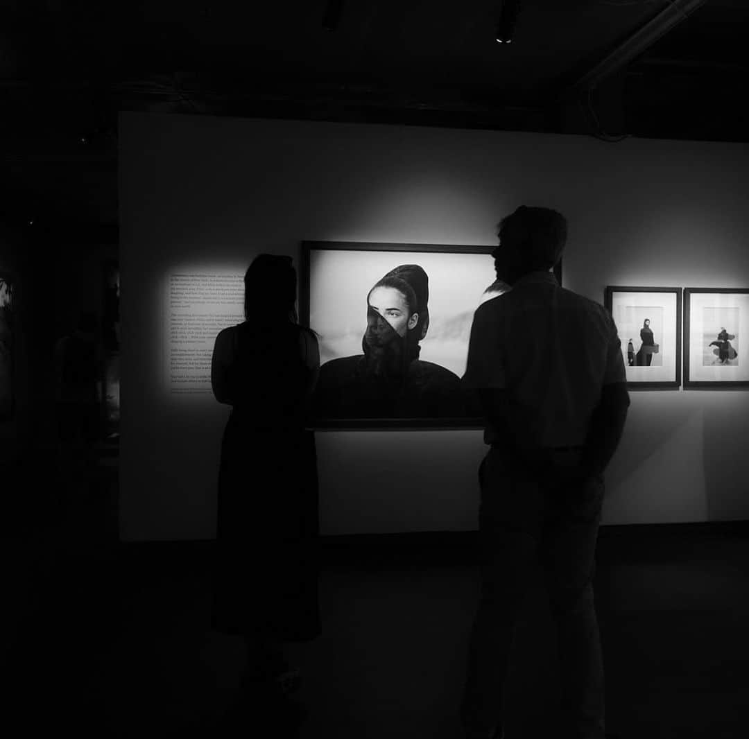 ピーター・リンドバーグのインスタグラム：「The exhibition #LightnessOfBeing as seen by its visitors  On view all summer at @fotografiska.stockholm   Photo by quentinde_b   #fotografiska #fotografiskastockholm #LindberghExhibitions #LindberghStories #LightnessOfBeing」