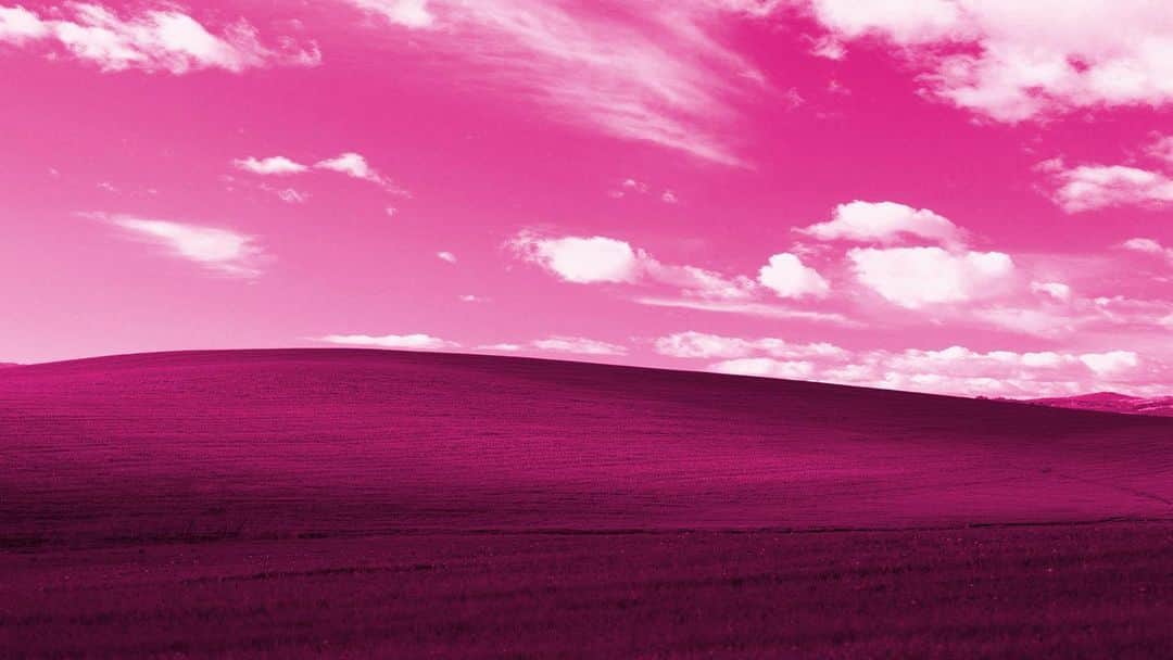 Microsoftのインスタグラム：「A nostalgic @windows desktop background but make it #pink 💖」
