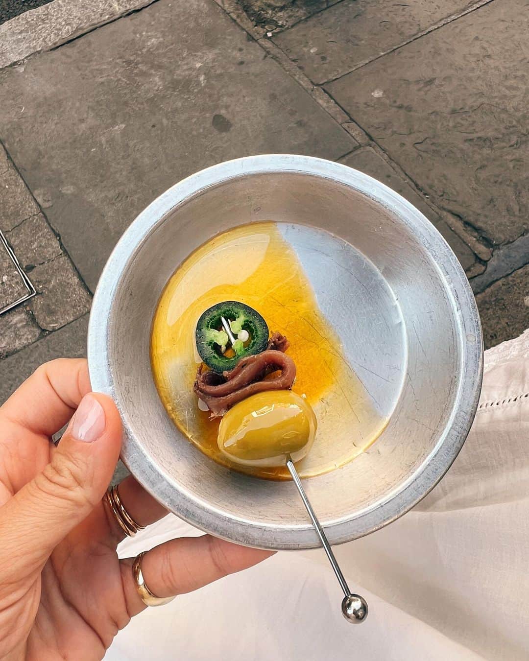 アラナ・マスターソンのインスタグラム：「This months eats. 🫒🍣🫛🍤🧆」