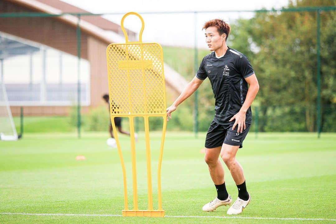 三竿健斗さんのインスタグラム写真 - (三竿健斗Instagram)「First training with @ohleuven 😁 ⁡ 初練習！ レスターの施設でトレーニングキャンプ。 施設が凄すぎる😮‍💨 ⁡ #ベルギー #ルーヴェン#belgium#leuven #kingspower#三竿健斗」7月21日 2時03分 - kento_misao