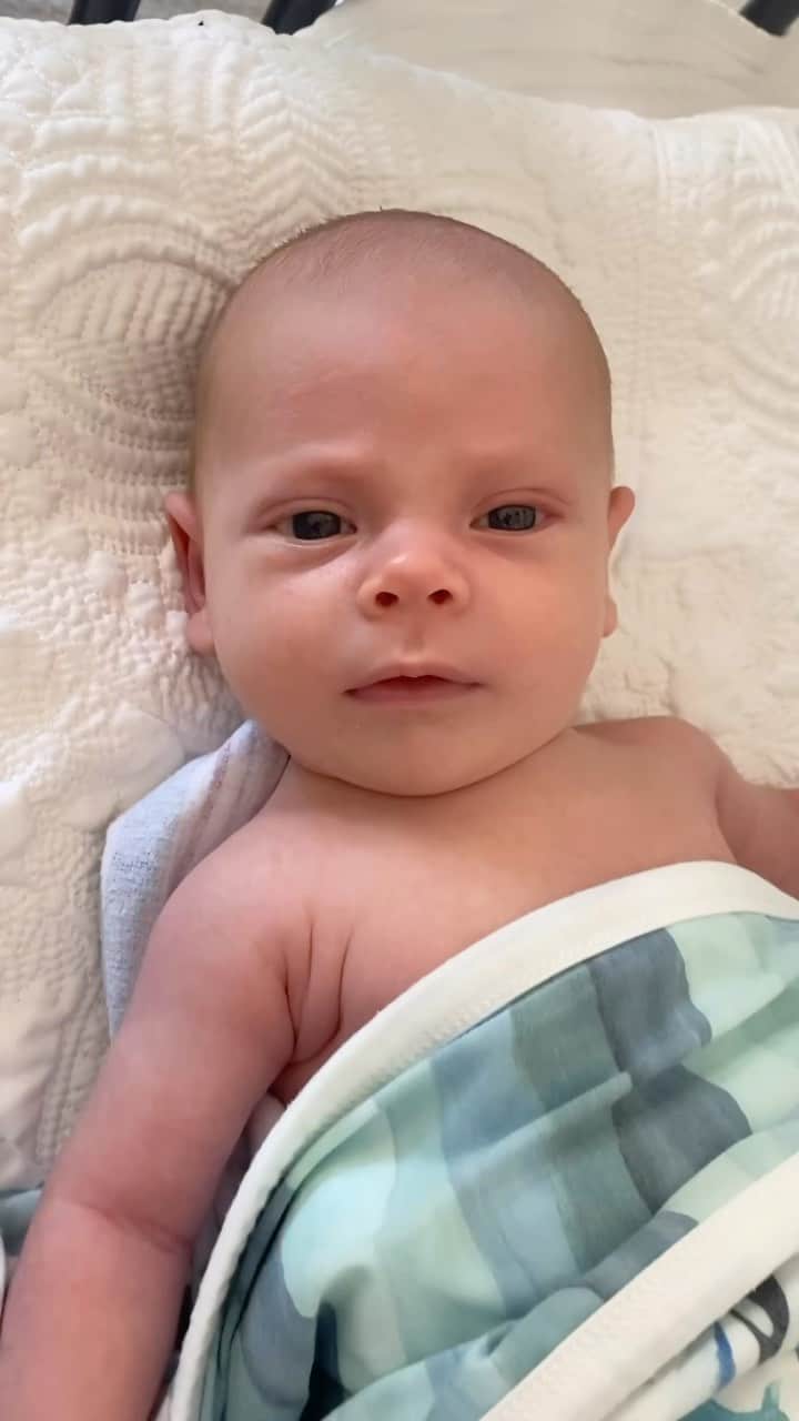Peta Murgatroydのインスタグラム：「Happy 1 Month of life my little Rio 💙  In my true mum fashion I’m two days late 😫🤷🏼‍♀️ sue me lol…. Jumping from one child to two is no joke 🤣 This little boy though has blessed us with endless eyebrow scowls, smirky smiles, huge poops, the most curious eyes and chunky thighs! He’s my milk monster, my guy can eat for hours…when this kid is hungry you better have it ready 🍼 He loves his bath time but loathes getting dressed after, when he’s cold his cries can make coyotes howl 🤪   A month of pure bliss with a side of sleepless nights…  Thank you for choosing us @rio.john.chmerkovskiy you are loved beyond measure XO」