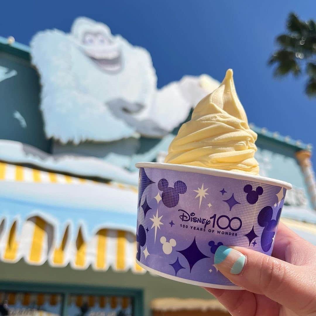 ディズニーランドさんのインスタグラム写真 - (ディズニーランドInstagram)「How are you celebrating # ...