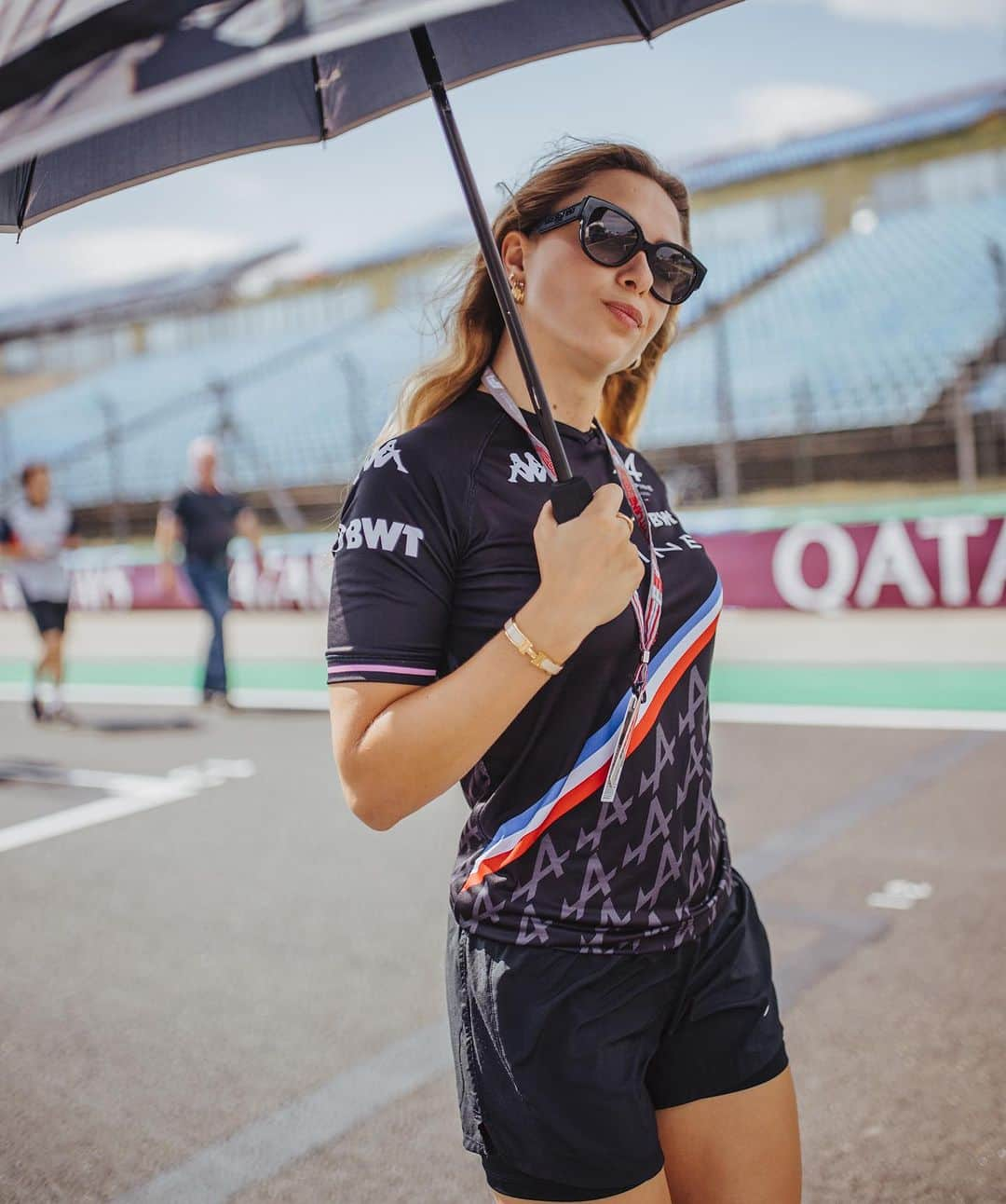 ソフィア・フロルシュさんのインスタグラム写真 - (ソフィア・フロルシュInstagram)「Arrived in 🇭🇺 and kicked off the weekend with a boiling hot track walk where my umbrella flew nearly made me fly away 💨 Excited to hit the track tomorrow morning for FP 💨 // 📸 x @thomasmarzusch // #sophia #sophia99 #changeagent #racegirl #racing #motorsport #unscripted #soptimism #hungaroring #budapest #f3」7月21日 2時43分 - sophiafloersch