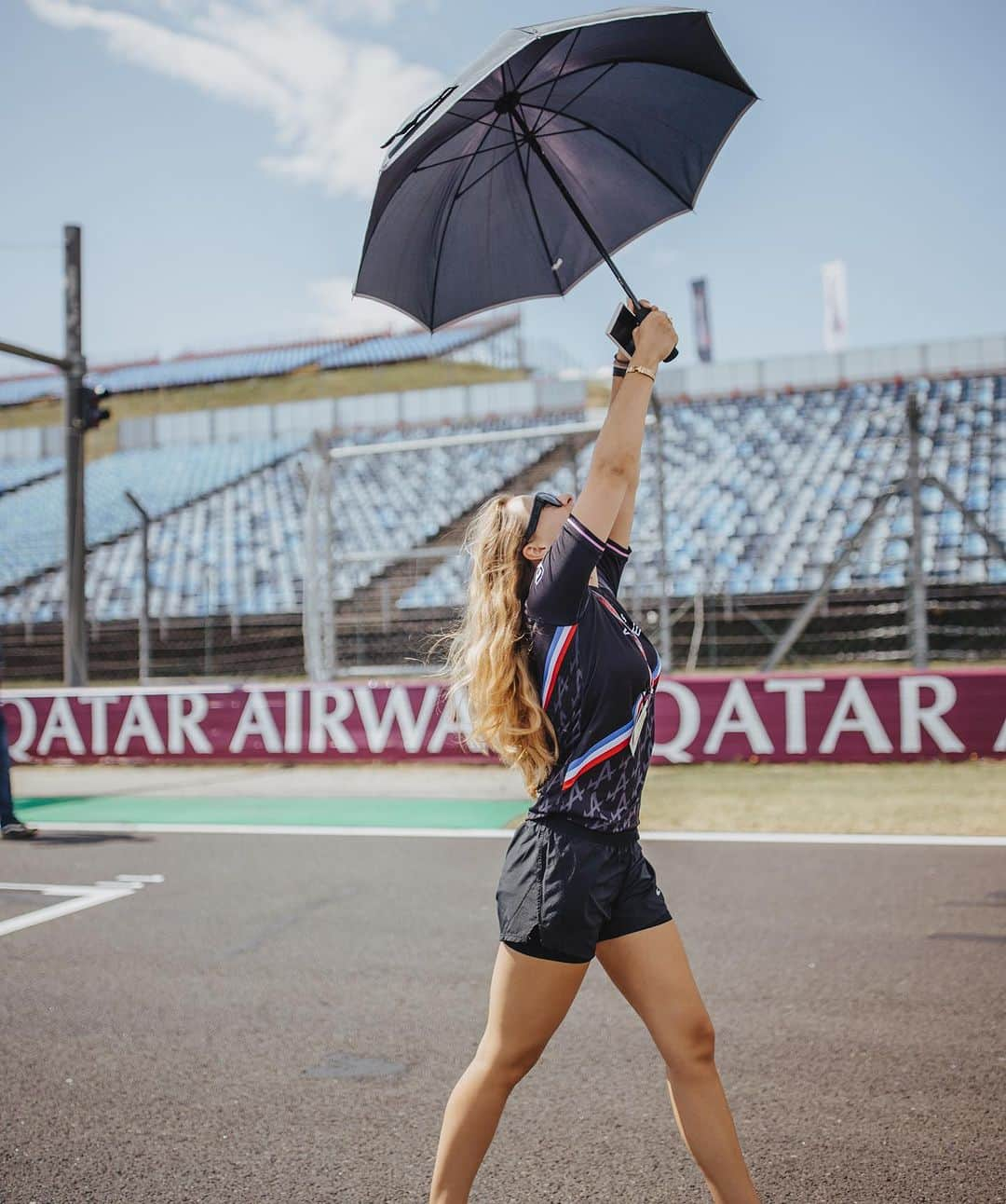 ソフィア・フロルシュさんのインスタグラム写真 - (ソフィア・フロルシュInstagram)「Arrived in 🇭🇺 and kicked off the weekend with a boiling hot track walk where my umbrella flew nearly made me fly away 💨 Excited to hit the track tomorrow morning for FP 💨 // 📸 x @thomasmarzusch // #sophia #sophia99 #changeagent #racegirl #racing #motorsport #unscripted #soptimism #hungaroring #budapest #f3」7月21日 2時43分 - sophiafloersch