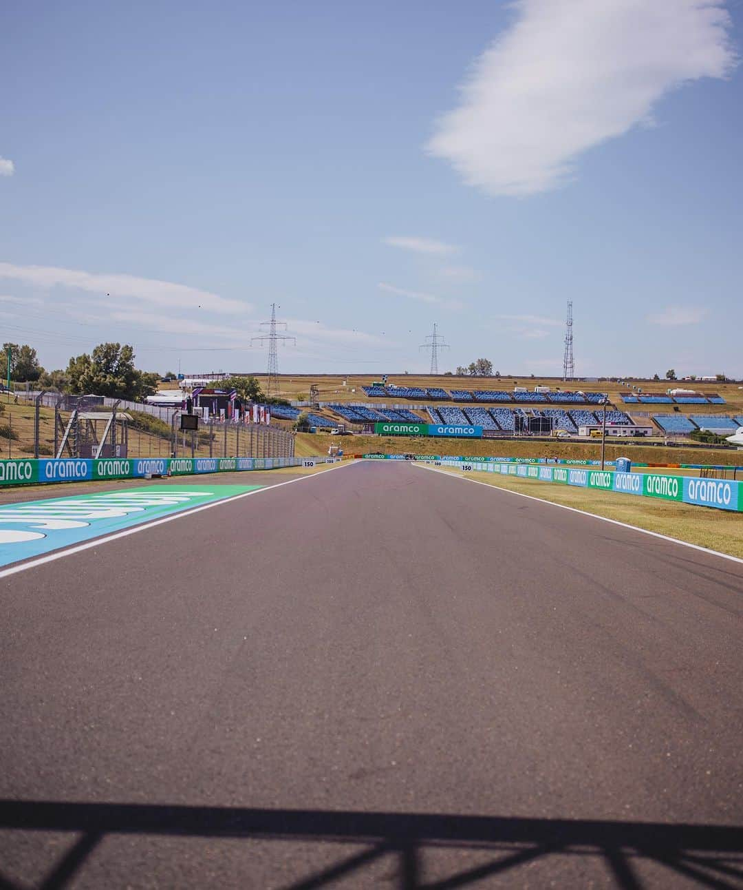 ソフィア・フロルシュさんのインスタグラム写真 - (ソフィア・フロルシュInstagram)「Arrived in 🇭🇺 and kicked off the weekend with a boiling hot track walk where my umbrella flew nearly made me fly away 💨 Excited to hit the track tomorrow morning for FP 💨 // 📸 x @thomasmarzusch // #sophia #sophia99 #changeagent #racegirl #racing #motorsport #unscripted #soptimism #hungaroring #budapest #f3」7月21日 2時43分 - sophiafloersch