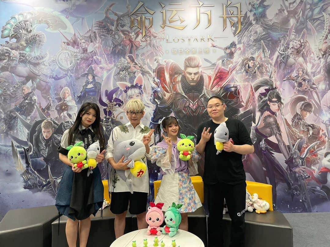 tokuのインスタグラム：「今夜はPDDさんと、生放送でした😘 @maria_grnd #小美  #PDD #命运方舟 #LostArk #GARNiDELiA」