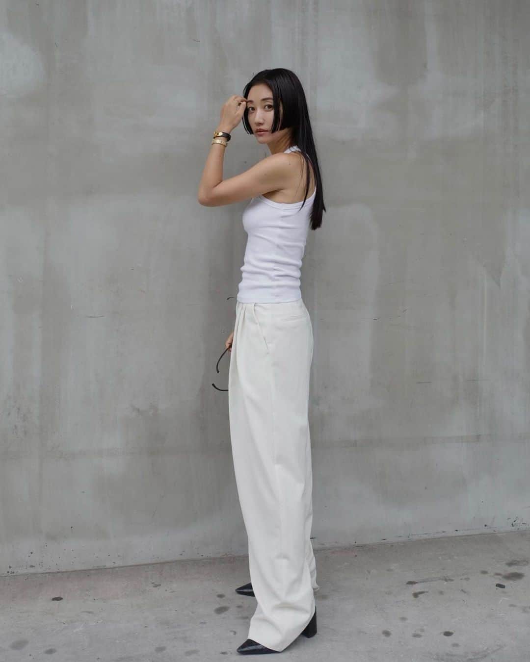 Icumi Oohamaのインスタグラム：「⚪️  pants @credona_official   身長157cmだけど背が高くみえる白パンツ♩」
