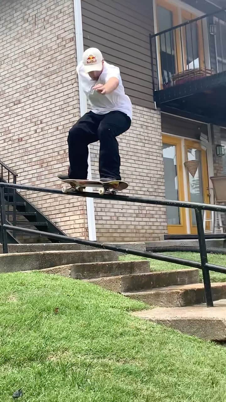 ジェイミー・フォイのインスタグラム：「Fun trip with the boys! @deathwishskateboards  Thank you everyone that showed us around! ❤️  #deathwishskateboards #dickiesskate #nbnumeric #redbull #ccsskate」