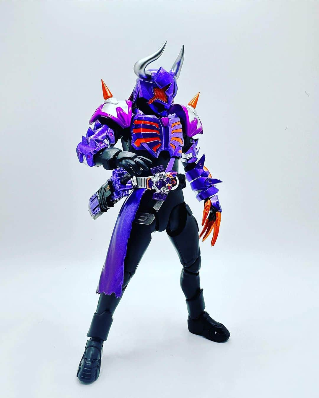 落合福嗣のインスタグラム：「#仮面ライダーバッファ  ゾンビフォーム！ギーツシリーズ2体目なのでやっとフォームチェンジして遊べるぞー！  #shフィギュアーツ」