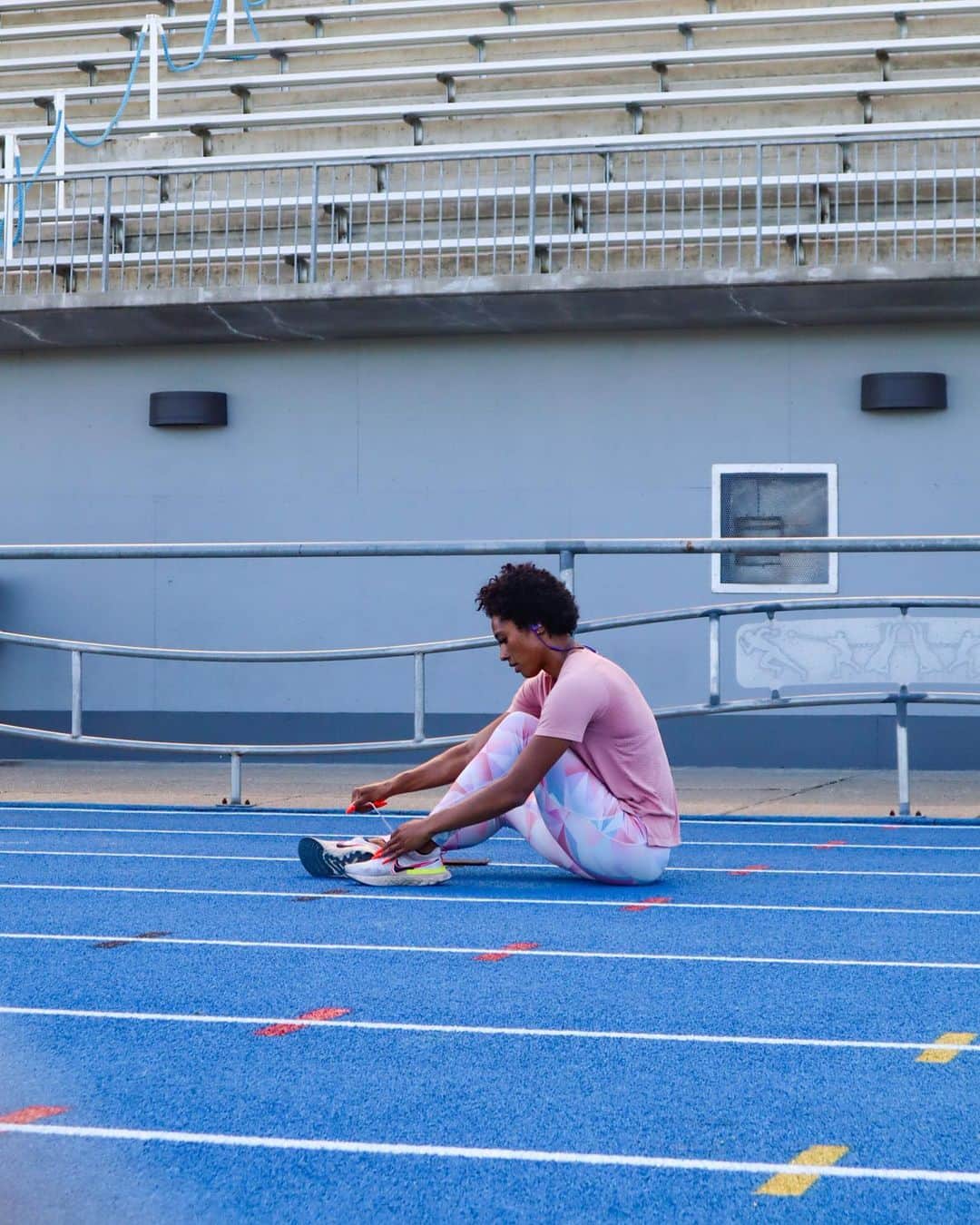 Leya BUCHANANのインスタグラム：「your energy is a gift🤍⁣⁣ ⁣⁣ ⁣⁣ ⁣⁣ ⁣⁣ #igers #igdaily #explore #explorepage #athleticscanada #teamcanada #athleticscanada」