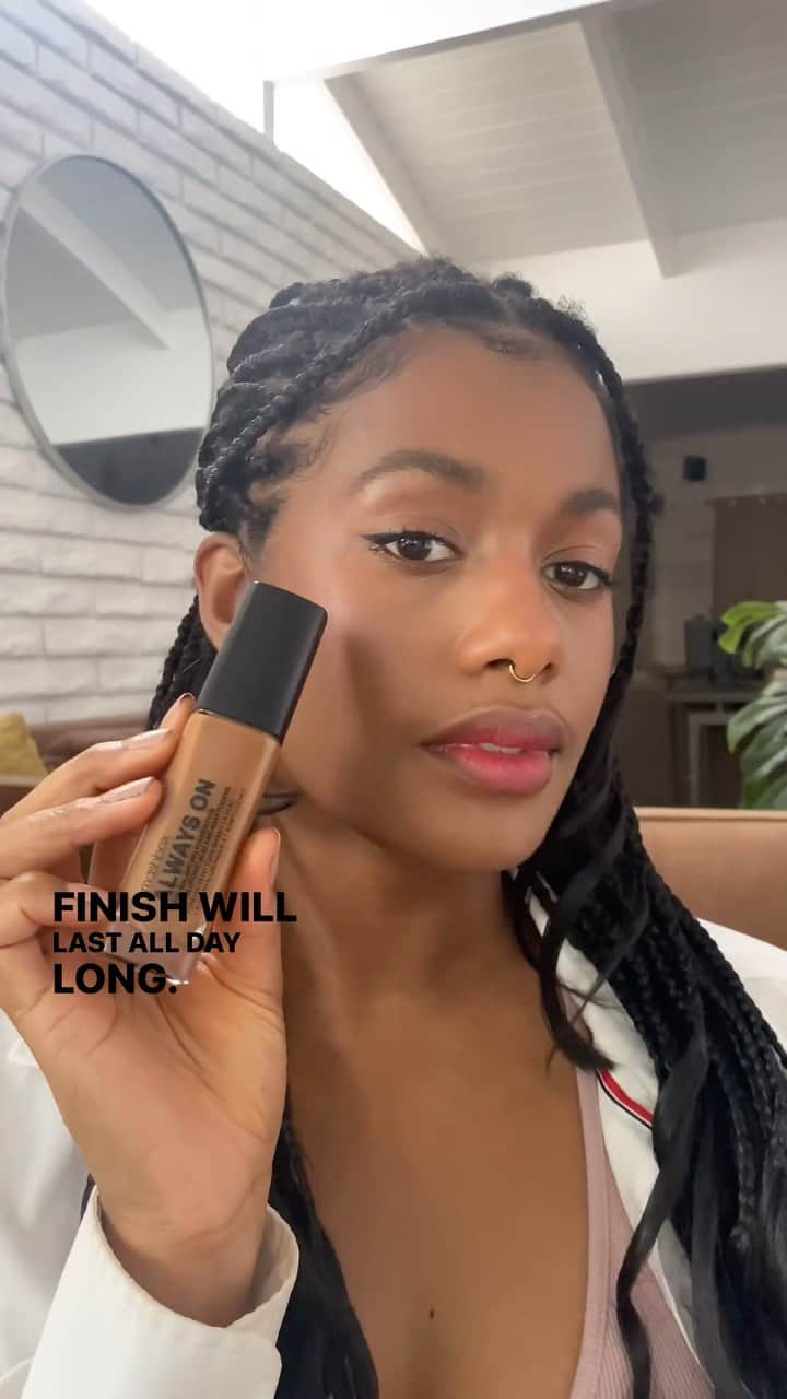 Smashboxのインスタグラム：「Loved Hydra? Meet our most innovative foundation ever 🏆💫  Shop longwearing Skin-Balancing Foundation at smashbox.com | Link in bio #alwaysonfoundation」