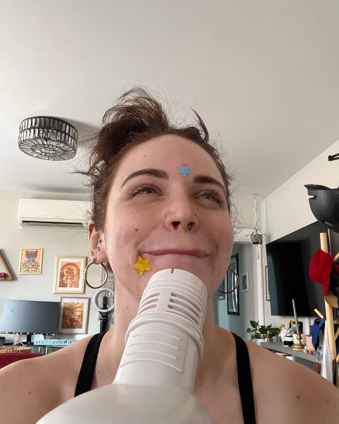 リンジー・ピアースのインスタグラム：「July so far, but pretty much only in videos and zero context 🥰💛」