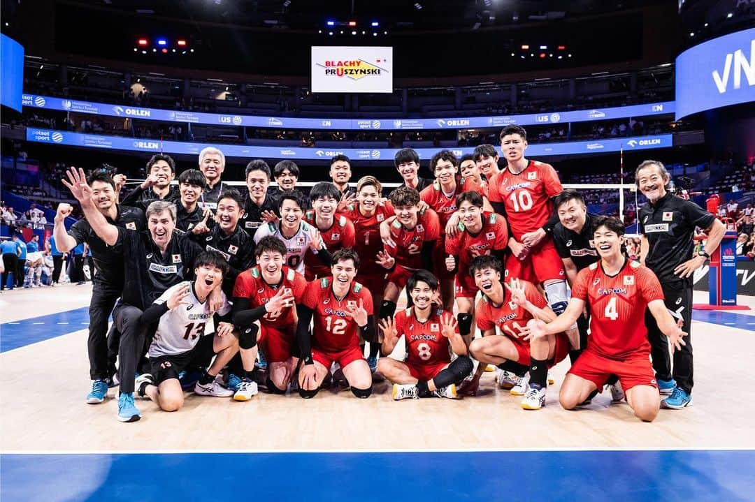 小野寺太志さんのインスタグラム写真 - (小野寺太志Instagram)「… vs 🇸🇮 3-0 WIN !!! 準決勝進出💪  #0720 #11勝目 #VNL2023 #龍神NIPPON」7月21日 4時04分 - taishi.o