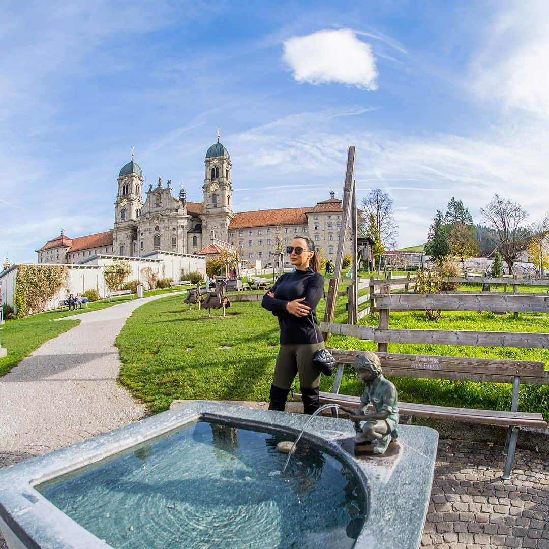 リサ・アンさんのインスタグラム写真 - (リサ・アンInstagram)「#throwbackthursday  Wandering Switzerland and awestruck by the beauty of Einsiedeln Abbey. It was the most magical visit on our drive between Zurich and Luzern.   #travelphotography #switzerland #wanderlust   📸: @justtheletterk_img」7月21日 4時10分 - thereallisaann