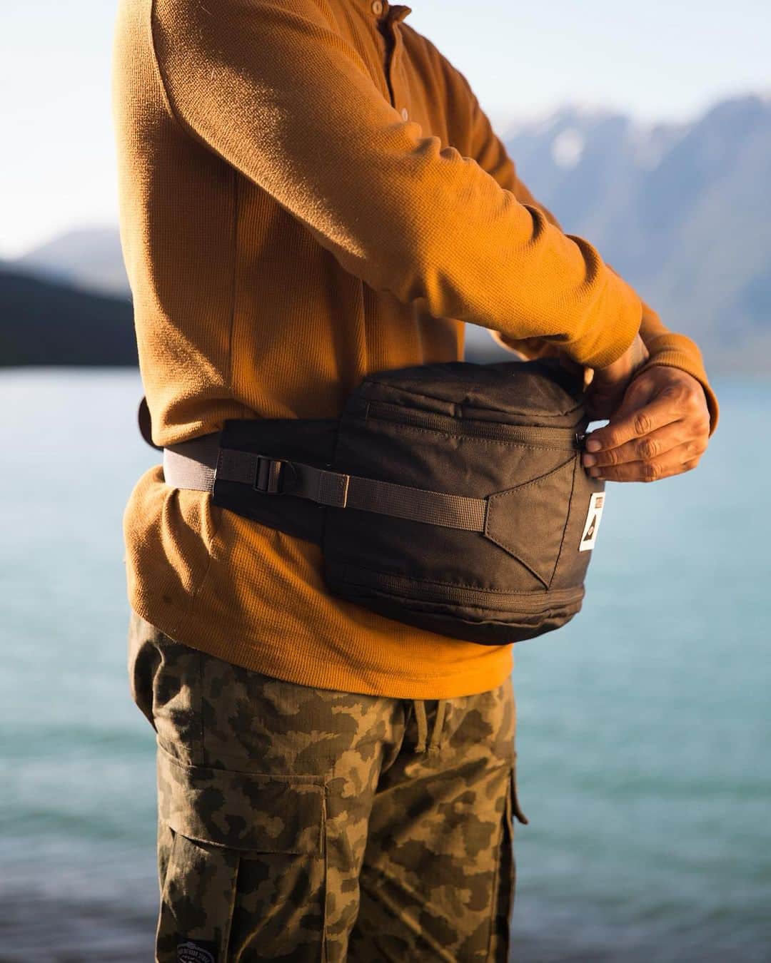Poler Outdoor Stuffのインスタグラム：「When you don’t have enough pocket space turn to the trusty Hip N Bindle  Our version of a hip pack that blends function & utility with a mellow aesthetic everyone can appreciate   Stash & go, adventure awaits🏕  Shot by our bud @josetrvn_   #campvibes」