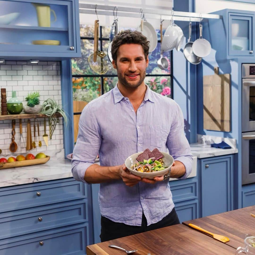 フランコ・ノリエガさんのインスタグラム写真 - (フランコ・ノリエガInstagram)「Its so fun to be in the @foodnetworkkitchen We made Veggie Ceviche! Stay tuned for more recipes 🚀 #TheKitchen @foodnetwork」7月21日 4時23分 - franconorhal